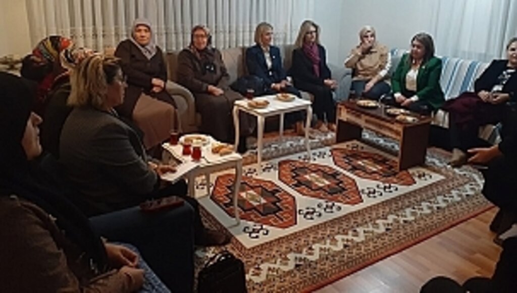 Karaca, Samsun'da Ev Kadınları İle Buluştu