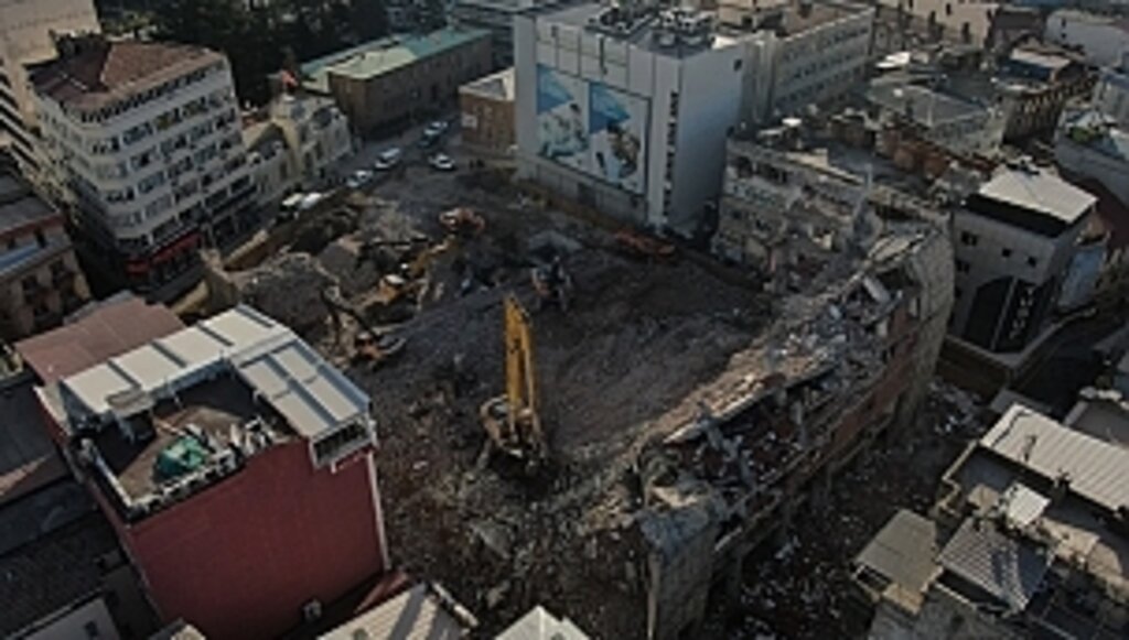 Anakent İş Merkezi'nde Yıkım Tamamlanıyor