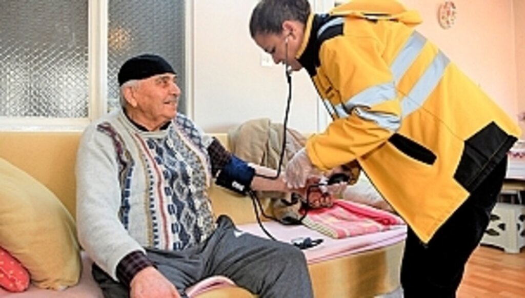 Evde Sağlık Hizmeti İle Neşeleri Yerinde