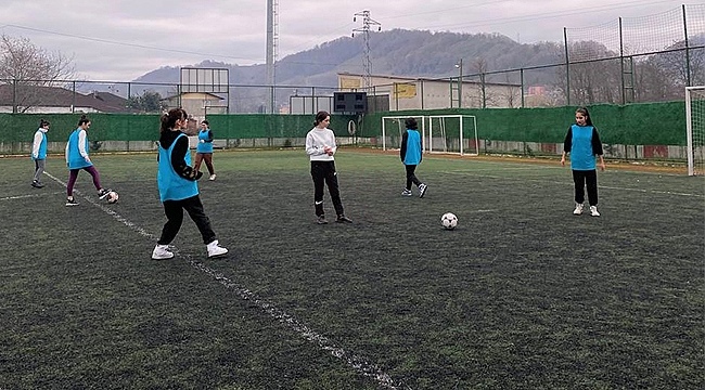 Salıpazarı'nda Kız Futbol Takımı Kuruldu