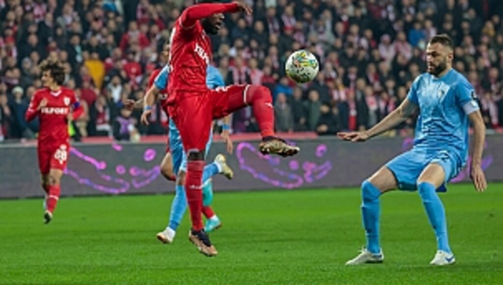 Samsunspor Liderliğe Oturdu 2-1