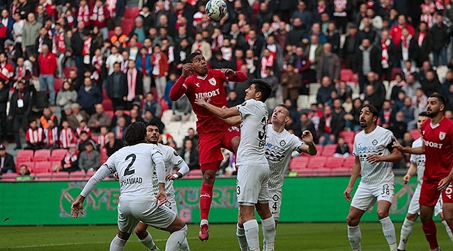 Samsunspor Zirve Yarışını Bırakmıyor 2-1