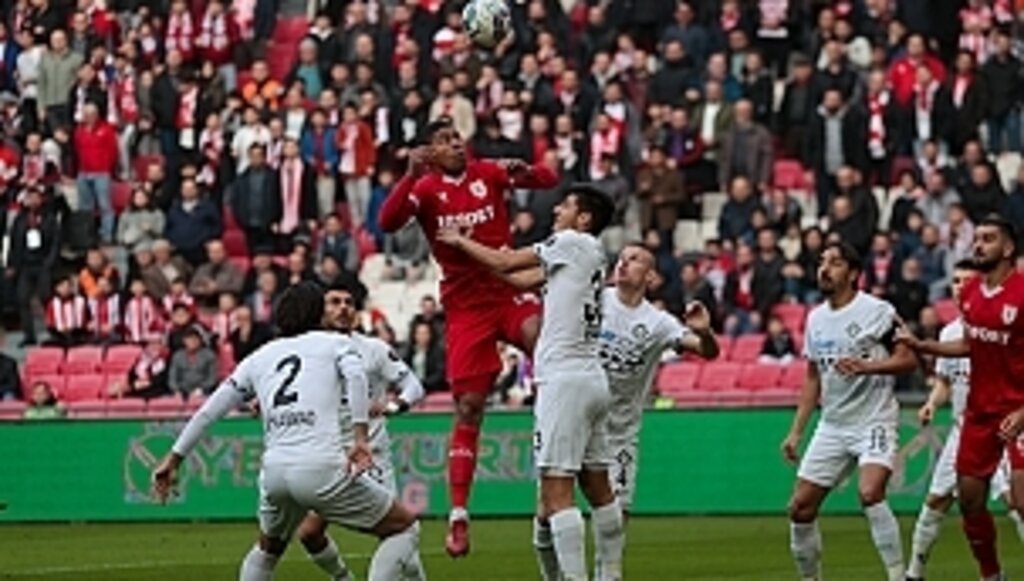 Samsunspor Zirve Yarışını Bırakmıyor 2-1