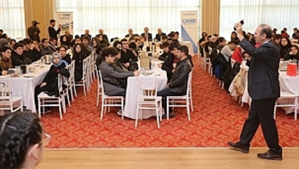 Yazar Yusuf Kaplan Canik'te Öğrencilerle Buluştu
