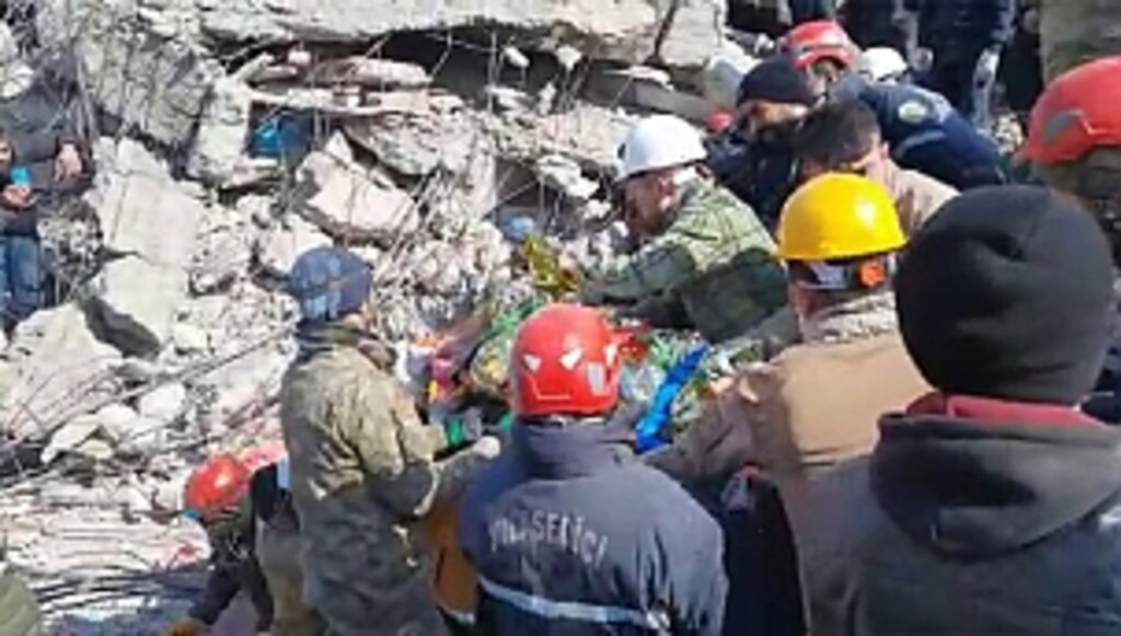 129 Saat Sonra Sağ Olarak Kurtarıldı