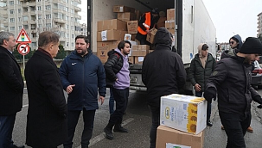 20 Yardım TIR'ı Atakum'dan Deprem Bölgesine Yola Çıktı