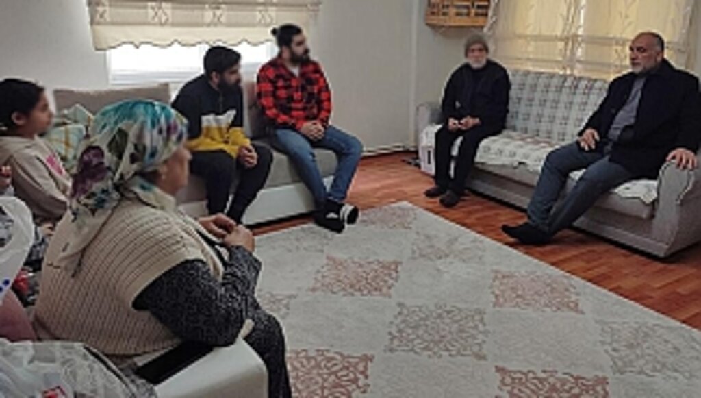 Başkan Sandıkçı Depremzedeleri Ziyaret Etti