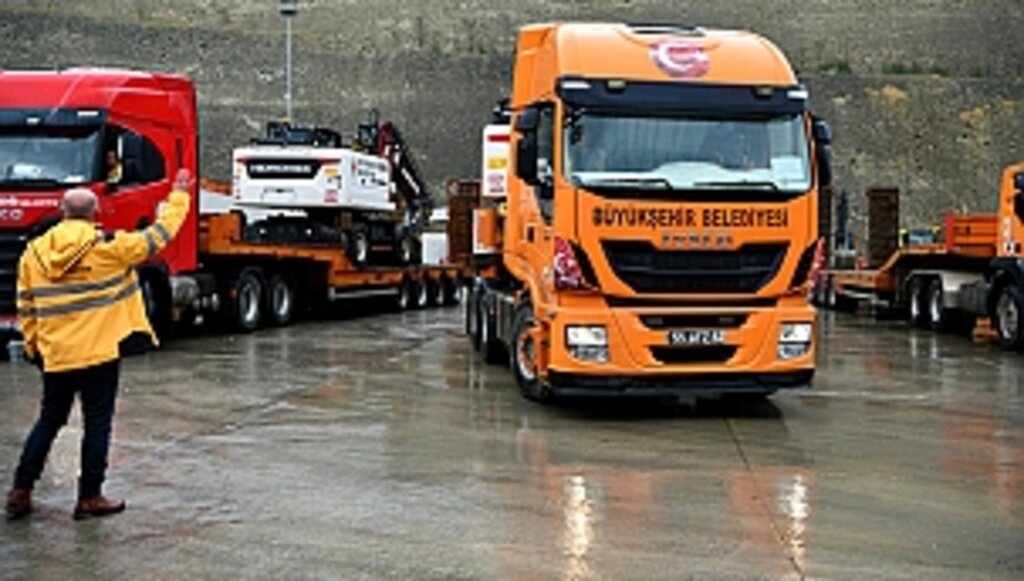 Büyükşehir Ekipleri Yola Çıktı