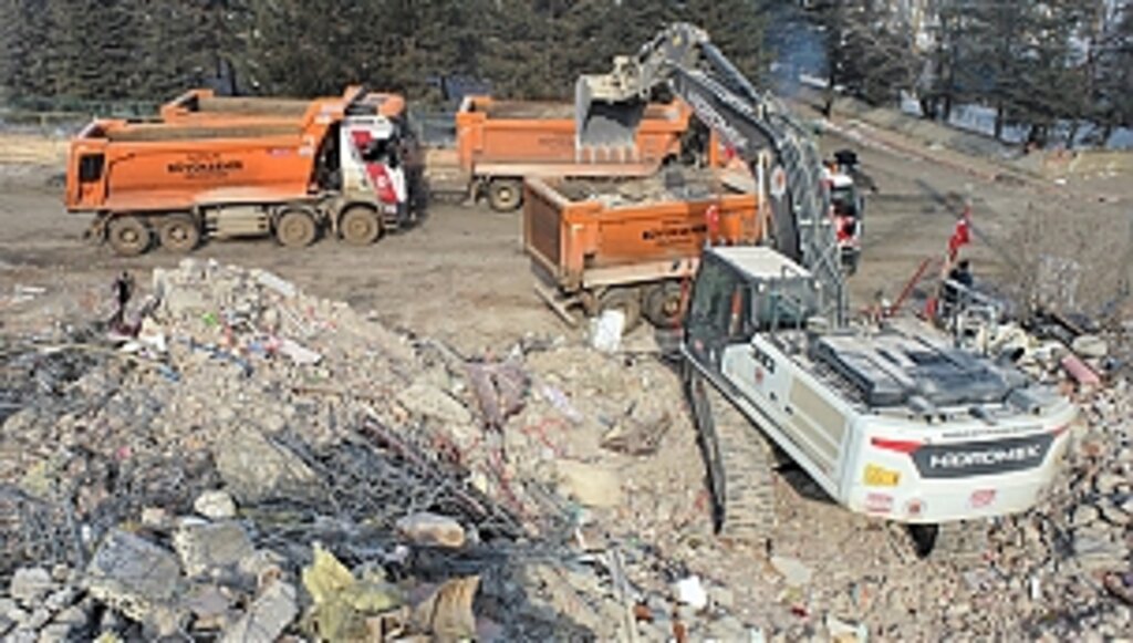 Büyükşehir Tüm Gücüyle Afet Bölgesinde