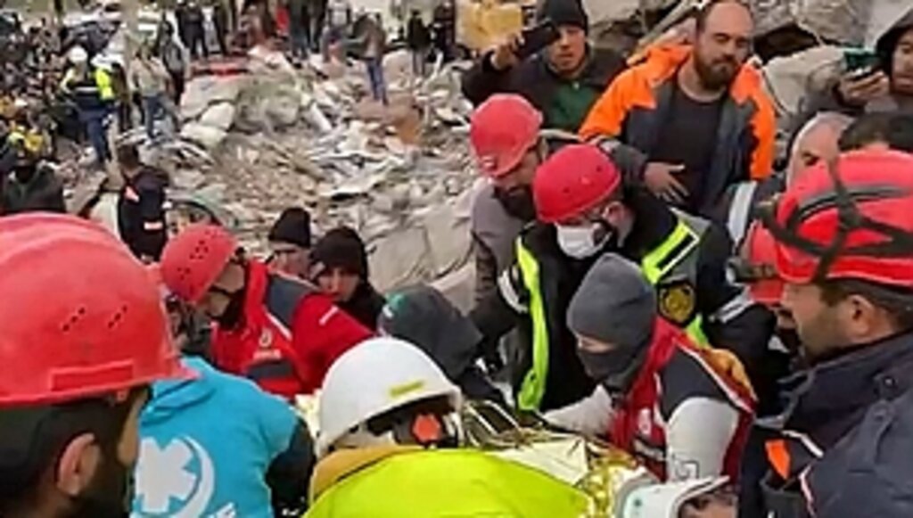 CAK 108 Saat Sonra Bir Kadını Kurtardı