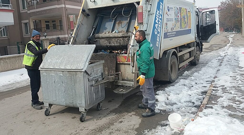 Canik Belediyesi Temizlik İşleri Ekipleri Deprem Bölgesinde