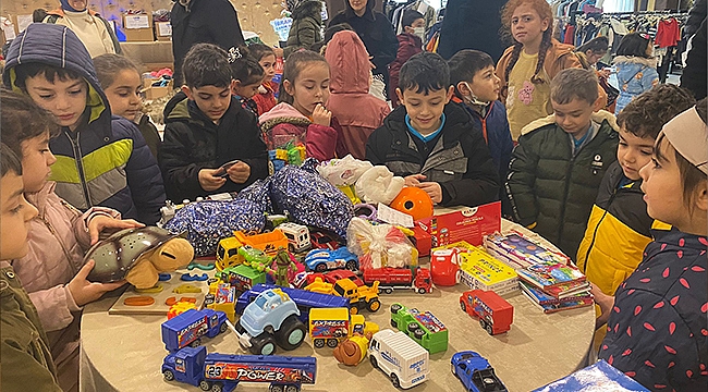 Canik'te Öğrenciler Oyuncaklarını Depremzede Kardeşleriyle Paylaştı