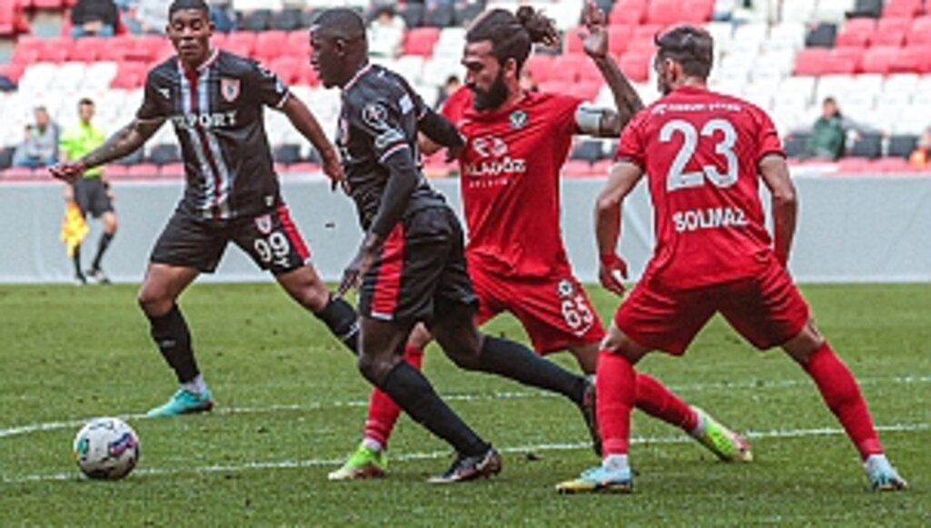 Depremzedeler İçin Çorum FK İle Oynadı 3-0