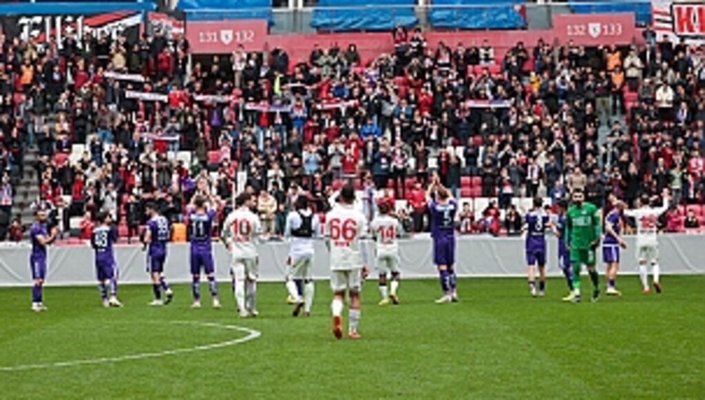 Depremzedeler İçin Oynadılar!...