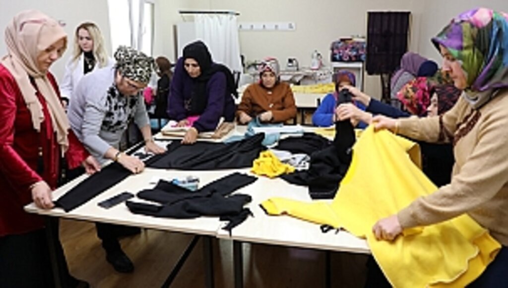 İlkadım'lı Kursiyerler Depremzedeler İçin Diktiler