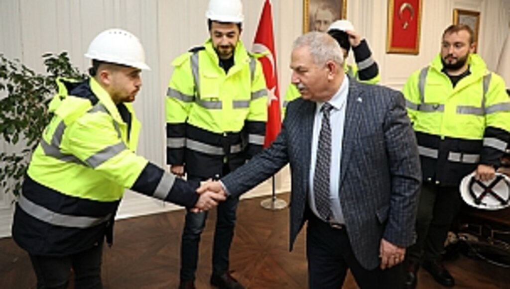 4 Kişilik Mühendis Ekibini Deprem Bölgesine Uğurladı