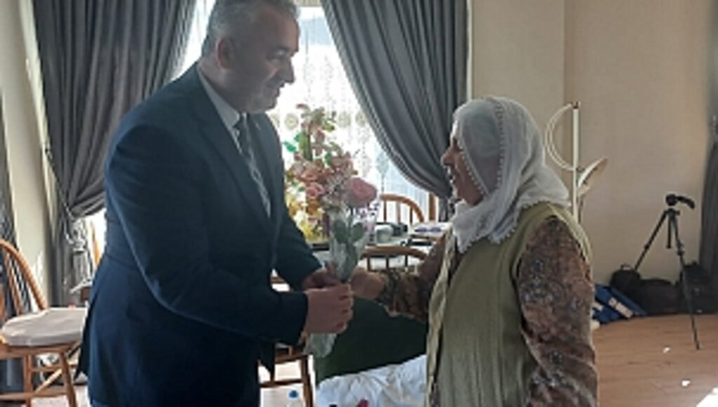 Başkan Topaloğlu Kadınlar Gününü Kutladı