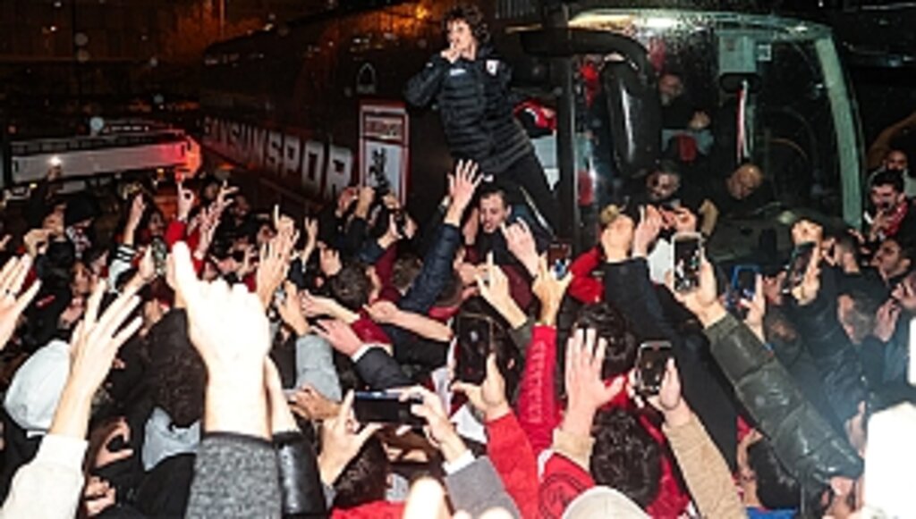 Bolu Fatihi Meşalelerle Karşıladı