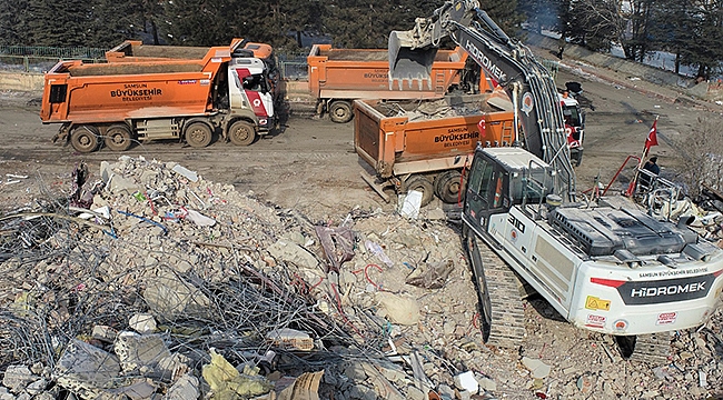 Deprem Bölgesinde Büyükşehir 454 Enkazı Kaldırdı