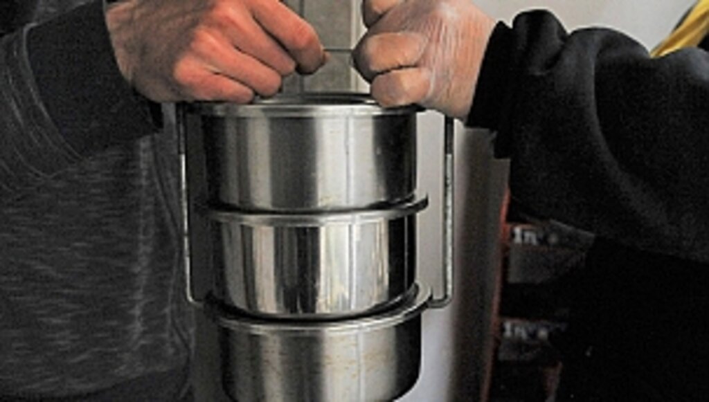 İhtiyaç Sahibi Ailelere Her Gün İki Öğün Sıcak Yemek