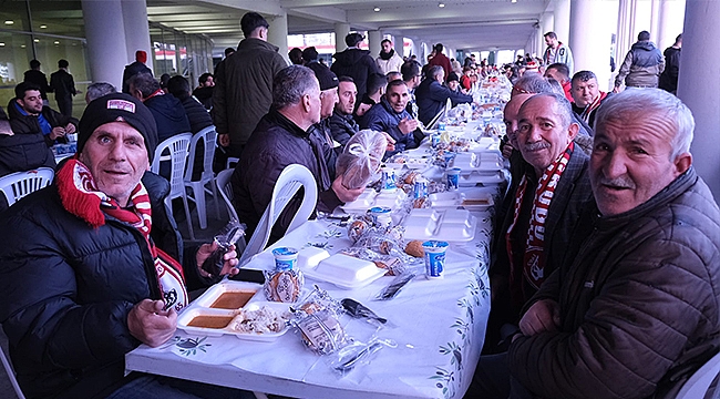 Samsunspor Taraftarına İftar Yemeği Verdi