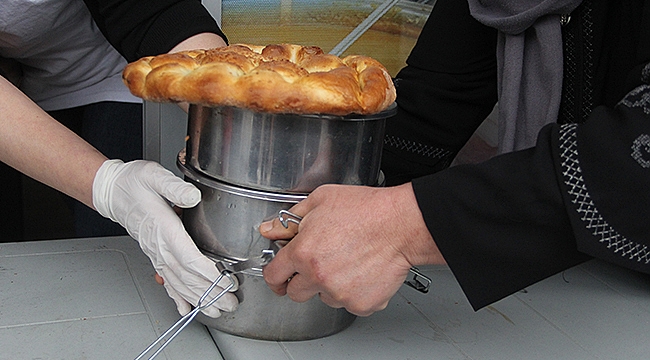Tekkeköy Belediyesi İftar ve Sahur Yemekleriyle Afet Bölgesinde