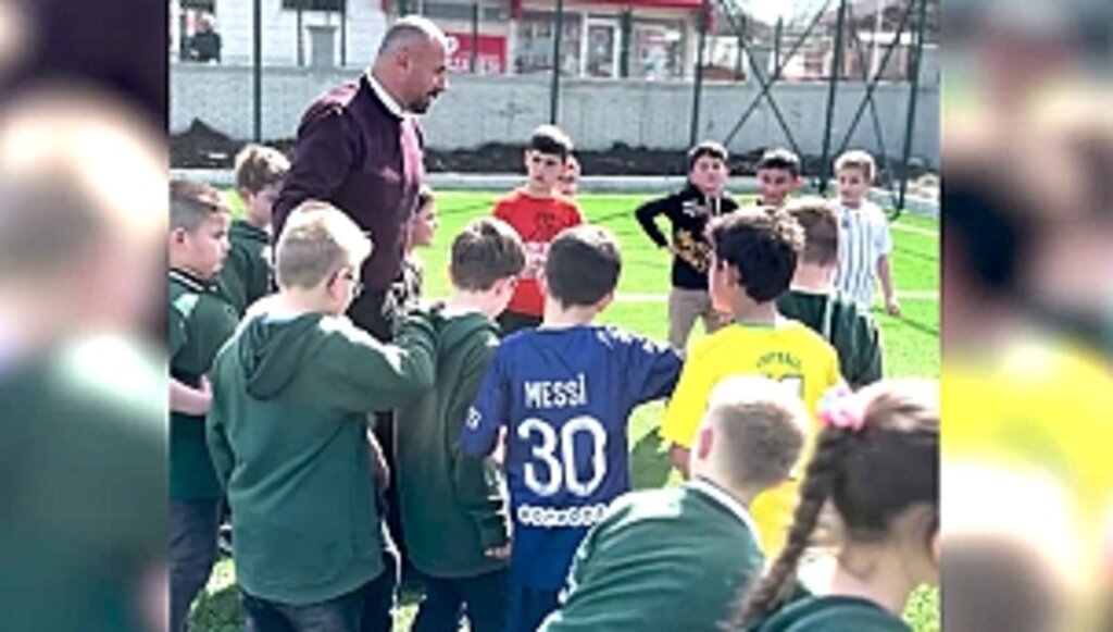 Tekkeköy'de Öğrencilere Futbol Eğitimi