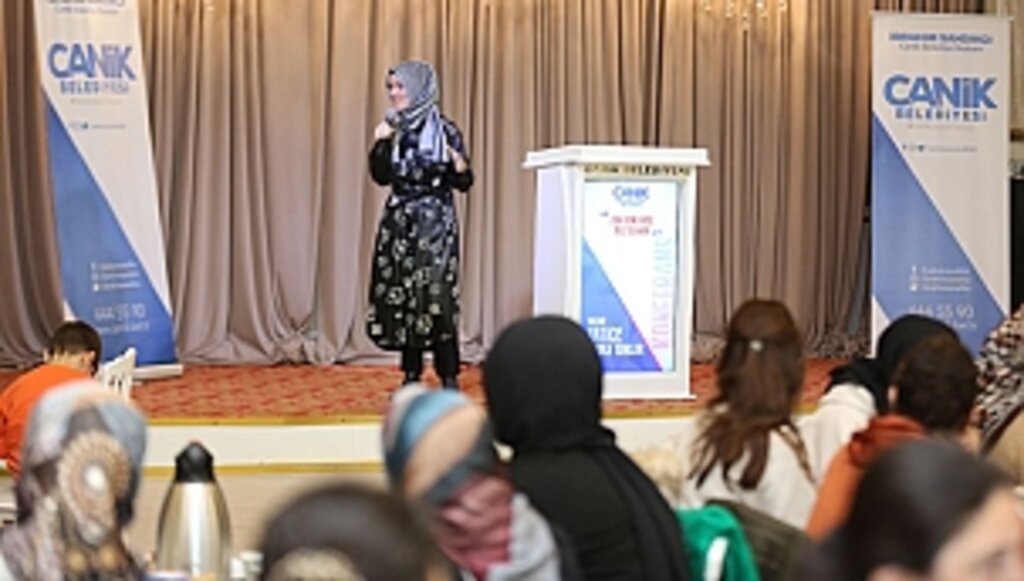 Yazar Hatice Kübra Tongar'dan Depremzede Kadınlara Özel Konferans