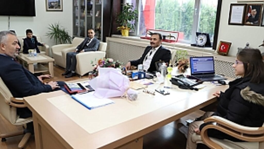 Başkan Topaloğlu, 23 Nisan'da Koltuğu Devretti