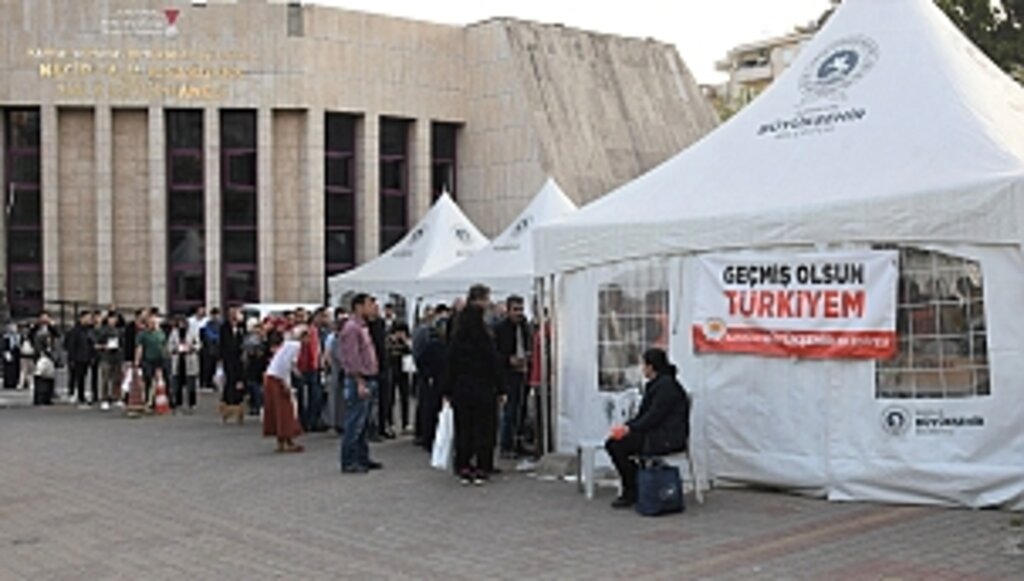 Bin 500 afetzedeye helva ikramı