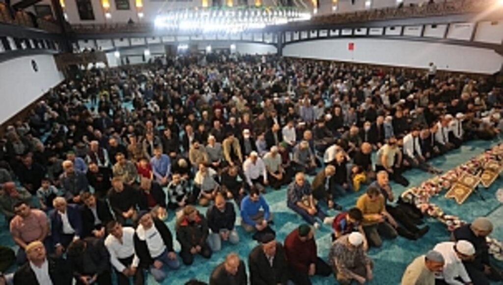 Canik Merkez Camii Kadir Gecesi'nde Doldu Taştı