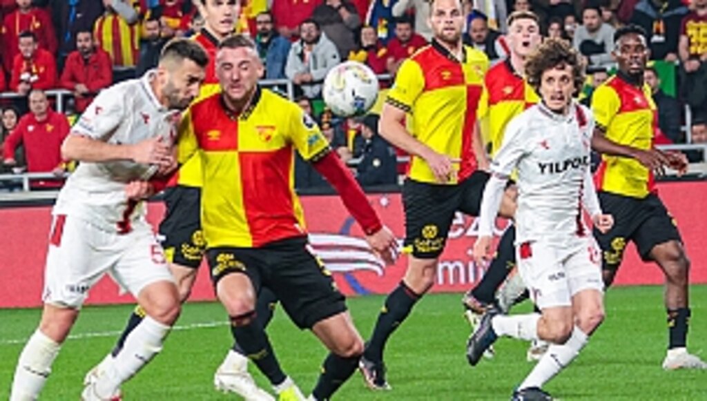 Lider, Yenilmezlik Unvanını İzmir'e Bıraktı! 1-0