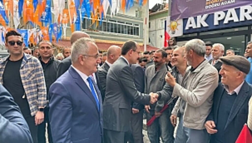 Milletimiz bizi kucaklarken, onlara 'kim bunlar' diye bakıyor!