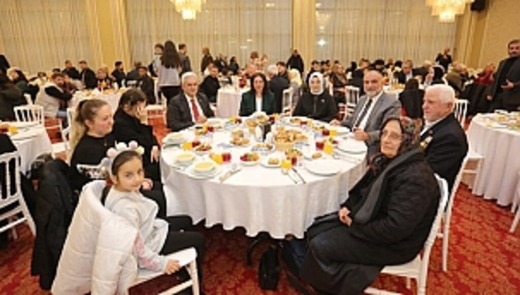 Şehit Aileleri, Gaziler ve Yakınlarıyla İftar Yemeği Verdi