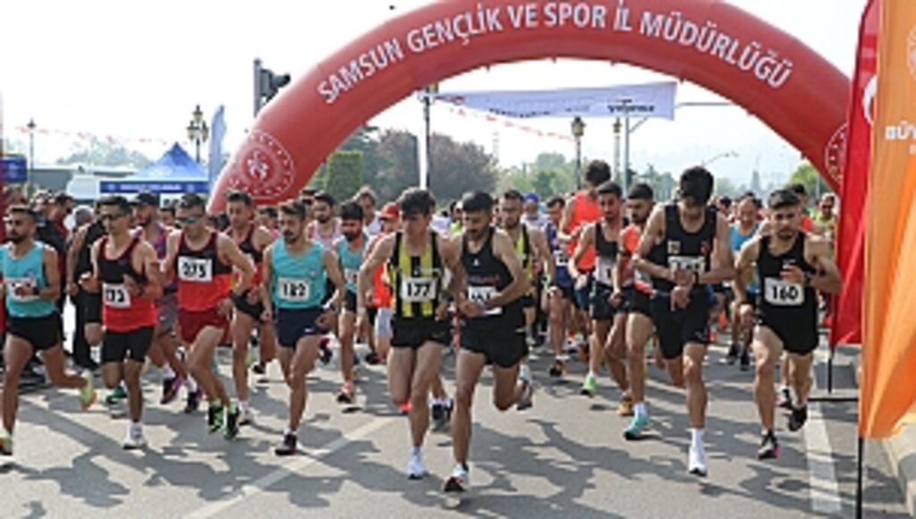 19 Mayıs Yarı Maratonu Nefes Kesti