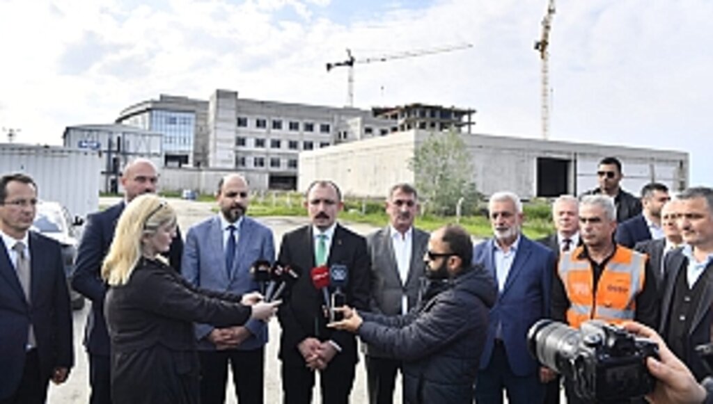 Bakan Muş, Tekkeköy Devlet Hastanesi İnşaatında İncelemede Bulundu