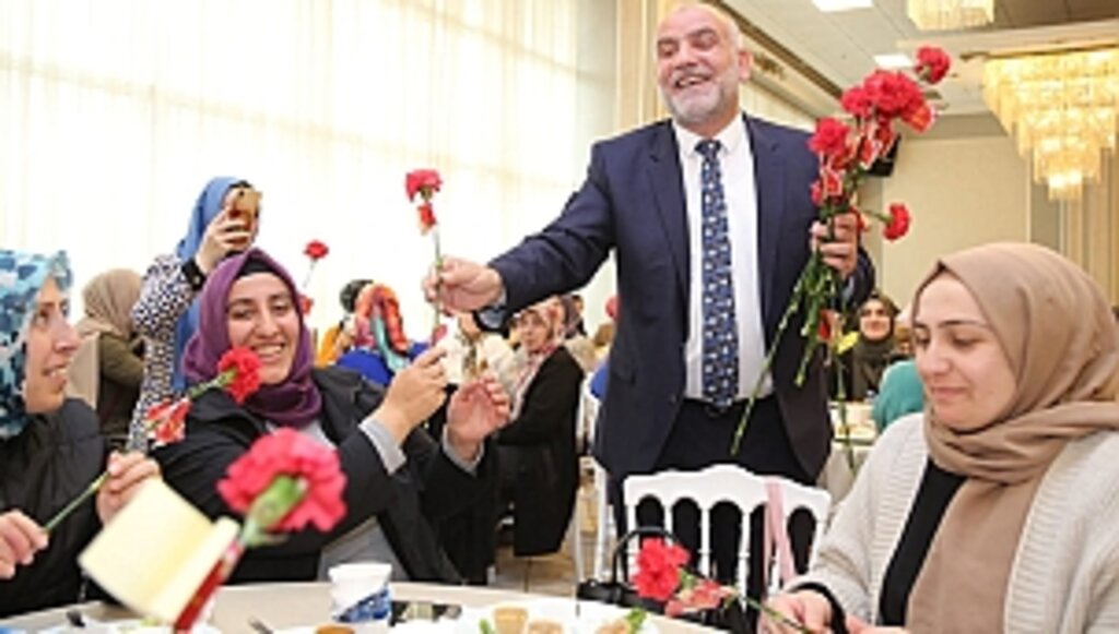 Başkan Sandıkçı, Anneleri Kahvaltı Programında Ağırladı