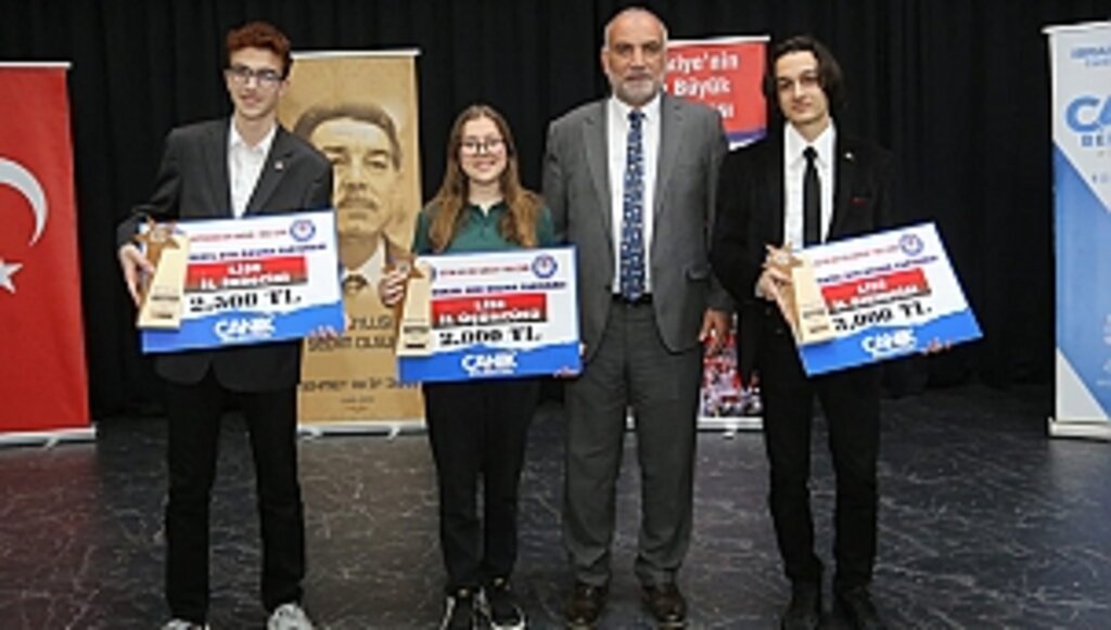 Canik'te Öğrenciler Ödüllerine Kavuştu