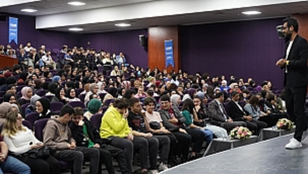 Canik'te Öğrencilere Gri Koç'tan Özel Seminer