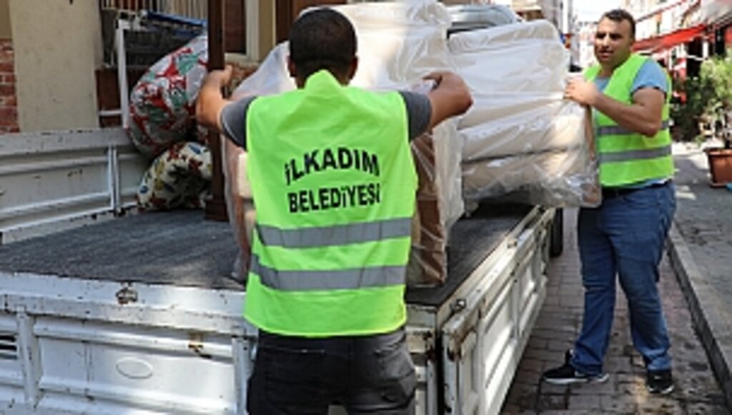 İhtiyaç Sahibi Ailelere El Uzatmaya Devam Edeceğiz