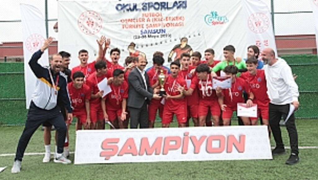 İstanbul Özel Merter Final Anadolu Lisesi Türkiye şampiyonu