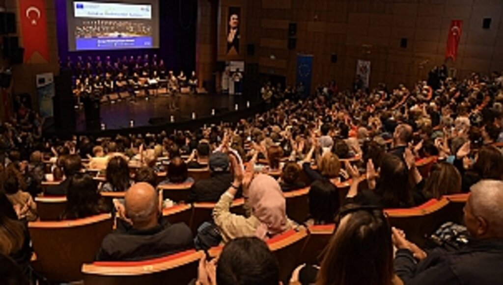 Medeniyetler Korosu'ndan Duygu Dolu Konser