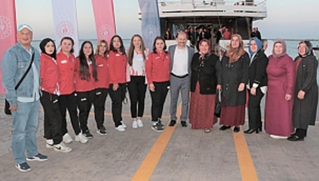 Milli Sporcular Anneler Gününü Kutluyor