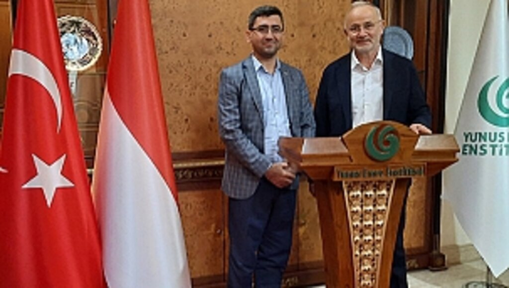 Rektör Ünal'dan Endonezya'daki Yunus Emre Enstitüsü'ne Ziyaret