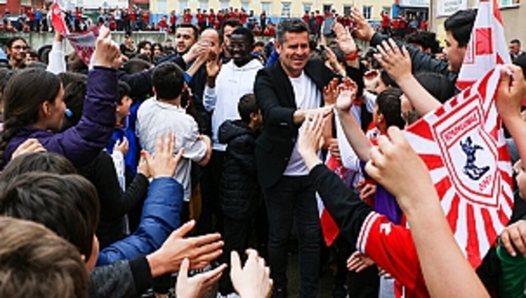 Samsunspor'a Öğrencilerden Sevgi Seli