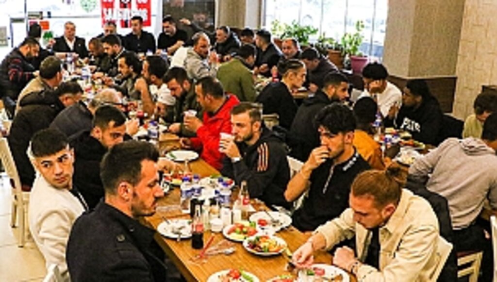 Samsunspor Ailesi Yemekte Bir Araya Geldi