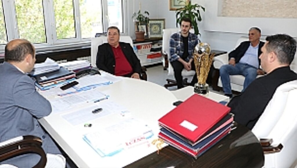 Samsunspor'un Şampiyonluk Kupası Gençlik Spor İl Müdürlüğünde