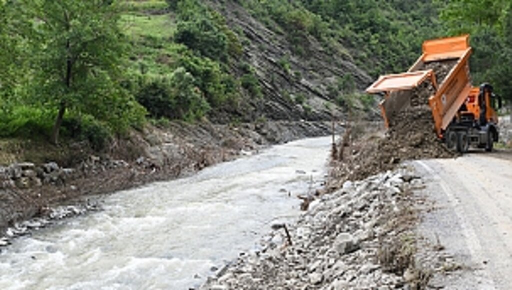 Büyükşehir Ekipleri Tüm Gücüyle Sahada 