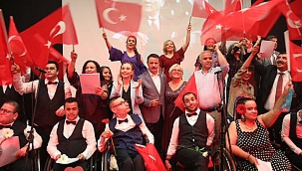 Gökkuşağı Korosu'ndan Unutulmaz Konser 