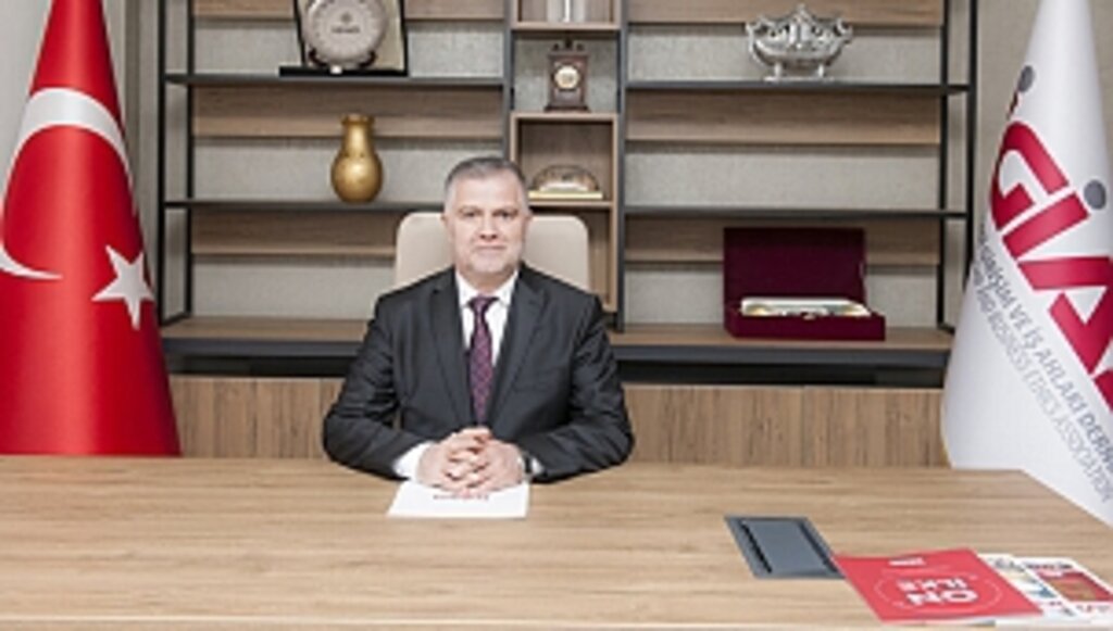 İş Ahlakına Aykırı Davranan Tüccarın, Siyaset Ahlakına Aykırı Davranan Siyasetçinin Pabucu Dama Atılmalıdır